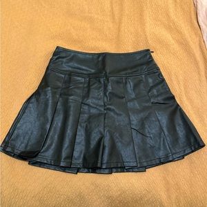 Vestique Women’s Leather Pleated Skirt